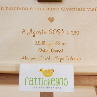 Box in legno con incisione
